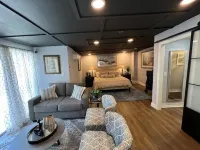 Private Oasis! Luxury King Bed! Walk To Restaurants!