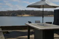 Large Waterfront Home w/ Boat Rental Available, Great for Family Vacation. Hotels in Decatur