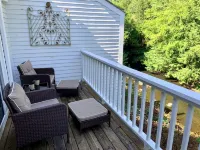 Beautiful Riverfront Townhome w/FireplaceSteps to Historic Downtown Stowe 스토 호텔