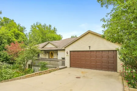 NEW Spacious Lakehouse Retreat +private pier