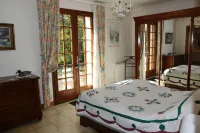 VILLA 160 M ° LIVING LAND AND WITH TREES OF 1500 M ° BEAUTIFUL BUILDING Hotels in Meschers-sur-Gironde