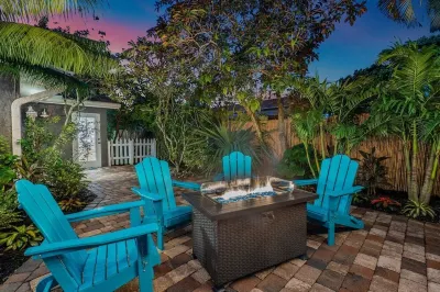 Mid-Century Gem: Pool, Privacy, and Palm Trees 웨스트팜비치 주변 호텔