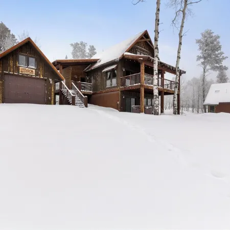 Twin Aspen-Terry Peak Cabin, Hot Tub, WiFi & AC, Garage Access