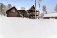 Twin Aspen-Terry Peak Cabin, Hot Tub, WiFi & AC, Garage Access