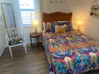 1 Bedroom house and yard w/ partial lakeview between Niagara Falls and Rochester