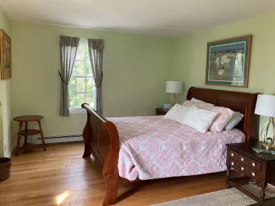 Cozy apartment in a quiet wooded neighborhood, just 2 miles from Nauset Beach.