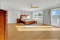 Scenic 4BR/3BA Waterfront Getaway with private dock, kayaks & Stunning Views
