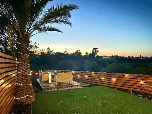 Cute 2-BR house with stunning golf course views from the backyard!