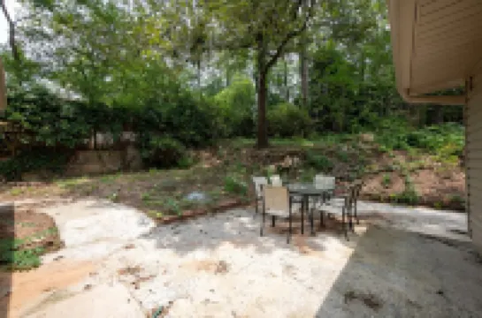 Fantastic for Extended Stays & Work Crews- 10 beds, 5 bedrooms, 2.5 baths