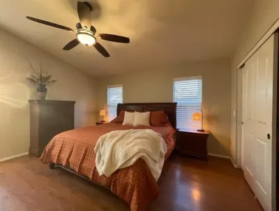 Sunshine Oasis Hotels near Sam's Club