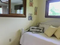 Bemus Point Lake Front Cottage with Dock Hotele w: Ellery