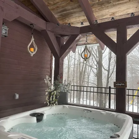 Private Adirondack Getaway. Close to Hiking Trails, Fishing, Public Beach.