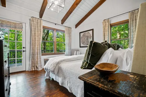 Modern cabin in Big Canoe