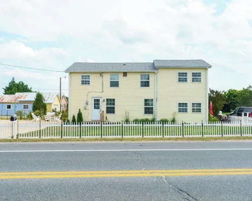 'Casa Playa' Two Unit Beach House a block from the beach. Hotels in Lewes