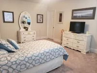 Hidden Retreat Huge family area. Fireplace, outside grill,  private, secluded.