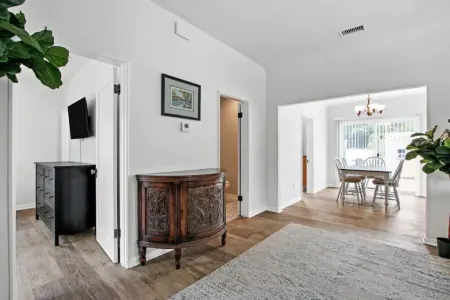 1920's Spanish Revival Home Отели в г. Тастин