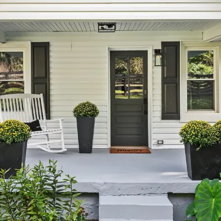 Newly Renovated Charming Little Leiper's Cottage