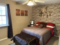 Cozy Home outside Independence City Limits! 3 beds and 2 baths. Close to all!