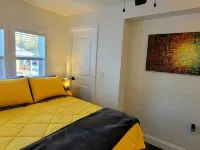 Style-Ish 2 bed lower with all season sun room Hoteles en Ishpeming