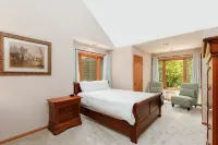 Private 3BR/2BA Territory Home Nestled in the Trees