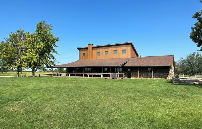 7 Bedroom Country Lodge Close to Town - Rooster Roost Ranch Lodge