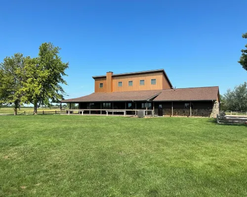 7 Bedroom Country Lodge Close to Town - Rooster Roost Ranch Lodge Hotels in Davison County