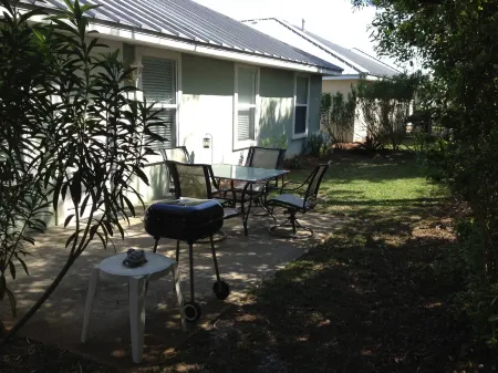 5 Bedroom/3 Bath Emerald Coast Beach Cottage in gated resort community