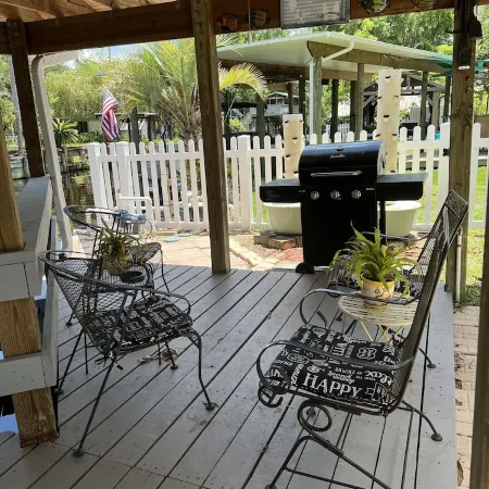 Relaxing Getaway on Florida's St Johns River!