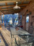 Secluded cabin 20 minutes from Colorado Bend State Park. Pets ok, no fireworks Hotels in Lampasas County