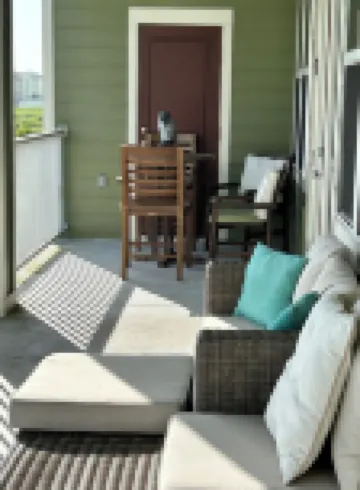 Bayside condo with access to all Pointe West amentities and beautiful beaches!