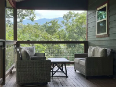 New Built cozy cabin Peaceful Side, Townsend, TN, Laurel Valley,  no steep roads