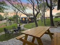 The Armadillo Villa! Hillside Haven with a Panoramic View of the Colorado River Hotels in Marble Falls