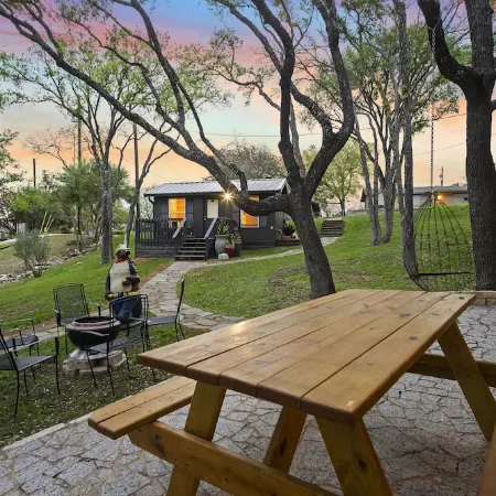The Armadillo Villa! Hillside Haven with a Panoramic View of the Colorado River