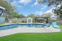 5BR Family Gem: Barbecue, Swim & Relax! - Private Pools