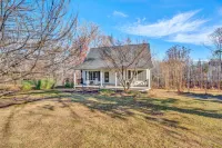 Kyle's Place is a relaxing retreat in close proximity to Smith Mountain Lake.