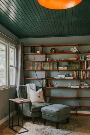 The Main Suite - Near Beach and Close to Downtown - the Perfect Location!