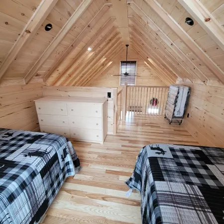 Luxury Custom Built Cabin in Jackman with Direct Trail Access for Powersports Отели в г. Джэкман