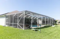 New Beautiful Heated Pool 3 bedroom, 2 Bath