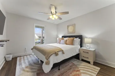 One Story Home Away From Home 3BR/2Baths With Family Ready Full Kitchen Hotels near Louisiana State University Rural Life Museum