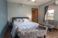 Bell Street Lodging-Suite