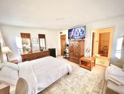 Neat & Tidy Private Entry Cozy Suite in Dayton Area with a Dedicated AC Hotel in zona Great Escape Game