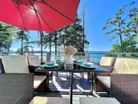 Freeland Bay View Waterfront Family Villa Retreat
