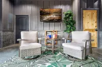 Huge Pool Cabin with Spectacular Views - Last Minute Discounts!