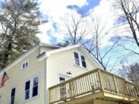 Lakefront House Hotels in Windham
