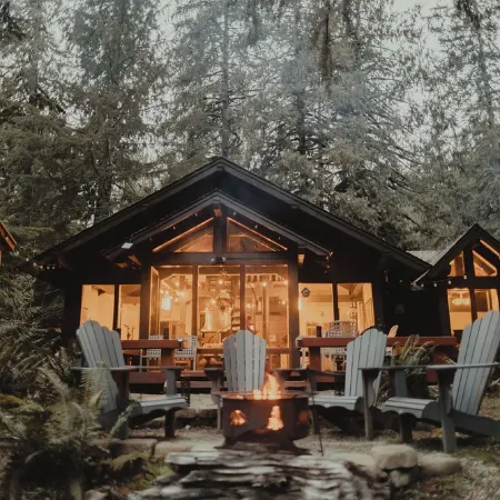 North Cascades Getaway – Off-Grid Riverside Cabin with Wood-Fired Hot Tub