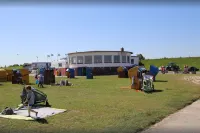 Luxurious FH Near the Dike, Sauna, Fireplace, Garden, Beach Chair (8 Adults & Baby)