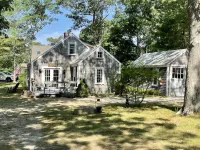 Steps from the beach, charming cottage Plymouth Ma