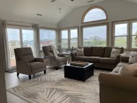 Spacious, Bright, & Airy Home - 100 steps to beach