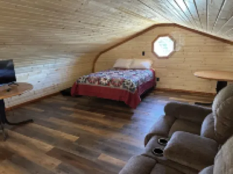 White cabin in the woods close to Univ. of Central Missouri and Whiteman AF Base