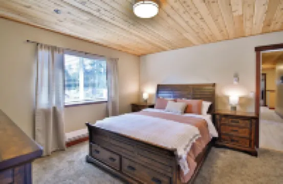 Caddy Shack Chateau- Spacious 4 bd/3.5b+Game Room, only 6 miles to Bandon Dunes!